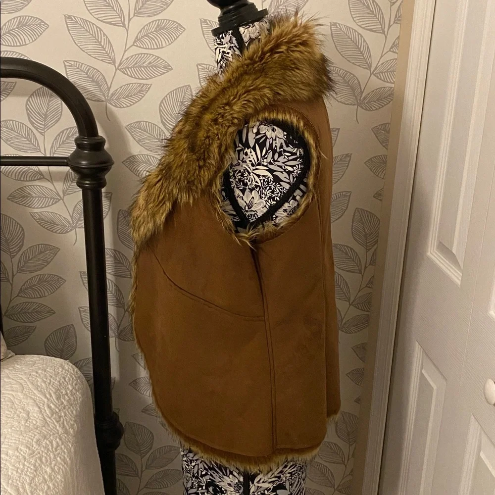 Trending fall 2025 Chicos faux suede and fur vest in mocha - Picture 2 of 8